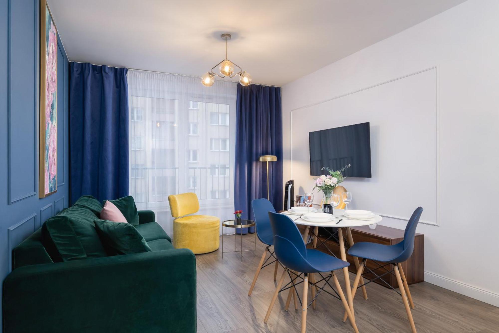 Blue And Green Apartment With Bright Pink Bedroom In Krakow By Noclegi Renters Exterior photo